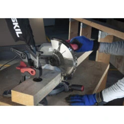 SKIL Afkortzaag / Verstekzaag 216mm 1305AA 1600W + Snelklem 7 SKIL Afkortzaag / Verstekzaag 216mm 1305AA 1600W + Snelklem -Gamma Winkel 123 1080