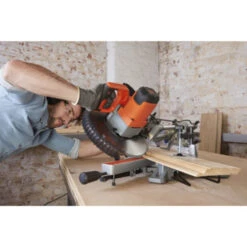 Black & Decker BLACK+DECKER 1600W 216mm Afkort- En Verstekzaag BES700-QS 6 Black & Decker BLACK+DECKER 1600W 216mm Afkort- En Verstekzaag BES700-QS -Gamma Winkel 123 1481