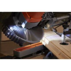 Black & Decker BLACK+DECKER 1600W 216mm Afkort- En Verstekzaag BES700-QS 7 Black & Decker BLACK+DECKER 1600W 216mm Afkort- En Verstekzaag BES700-QS -Gamma Winkel 123 1482