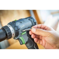 LUX 20V Accuboormachine + 2,0Ah Accu + Lader 10 LUX 20V Accuboormachine + 2,0Ah Accu + Lader -Gamma Winkel 123 1637